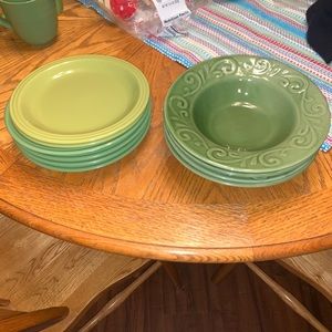 cups/plates/bowls